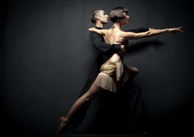 Ein Paar tanzt Tango in der Tanzschule Chris im 2. Bezirk in Wien